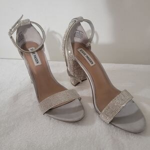 Steve Madden Silver Women's Heels,used in good condition.
